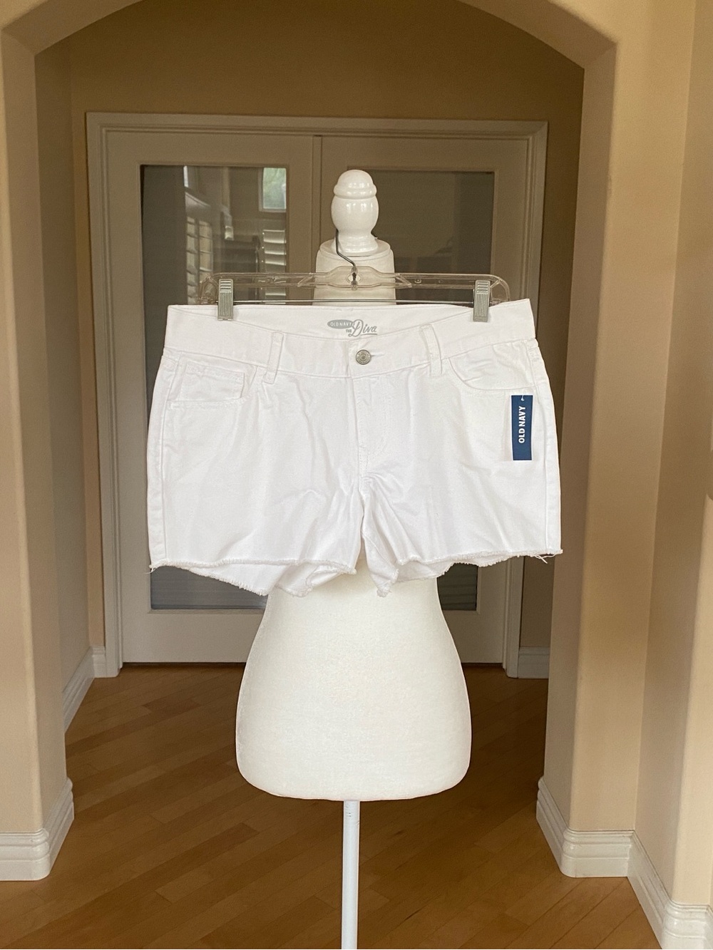 NWT Old Navy White Frayed Hem Denim Shorts